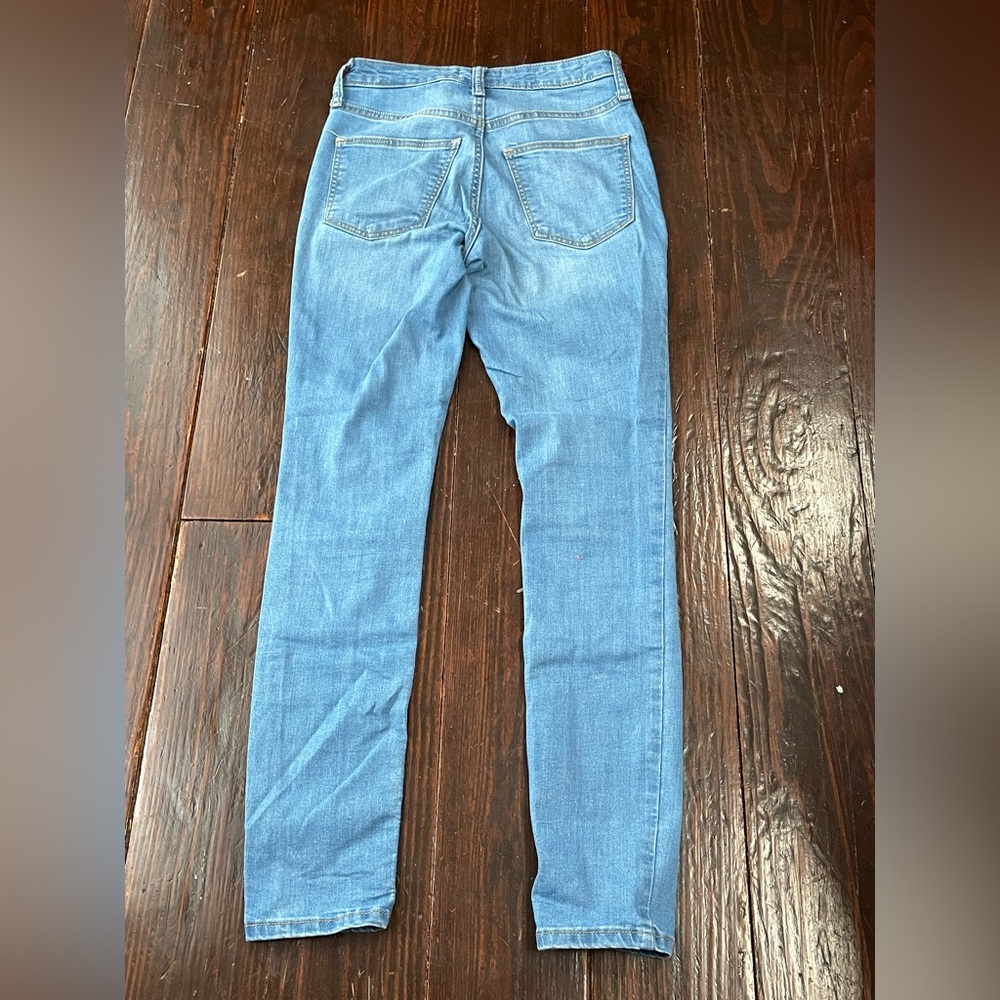 Universal Thread Light Blue Jeans - Picture 3 of 3